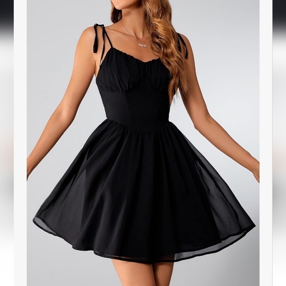 Chic Black Dress for Women - Picture 2 of 16